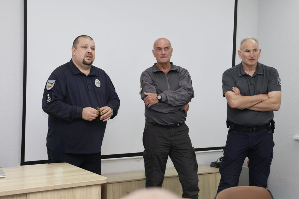 Instructors Rob Stenhouse and Timothy Taylor with a Ukrainian police officer