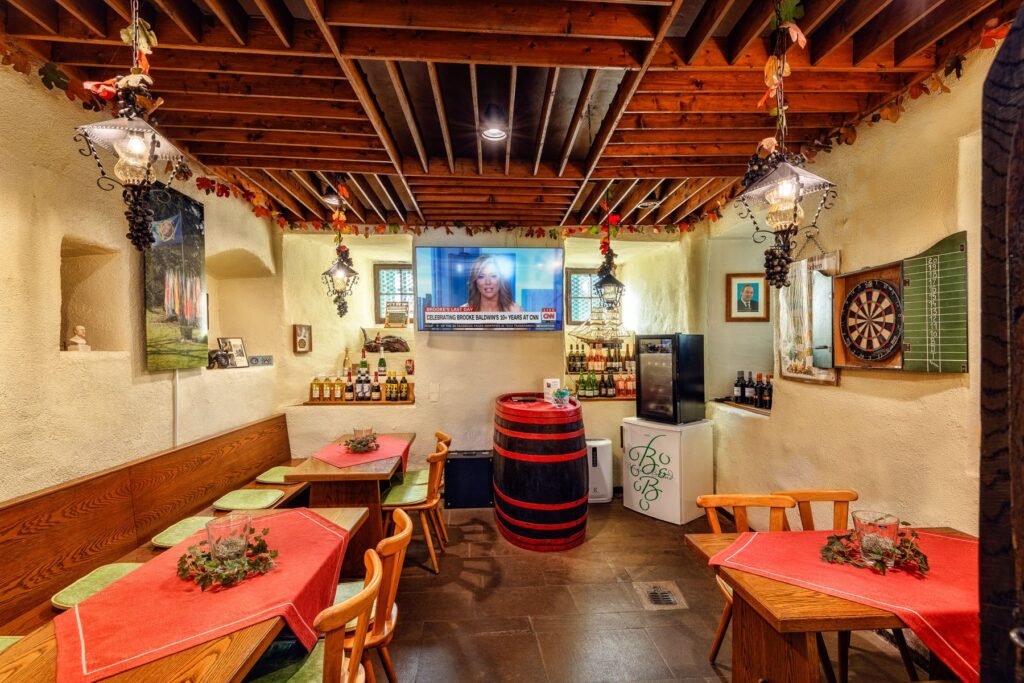 Acogedora bodega bajo bóvedas